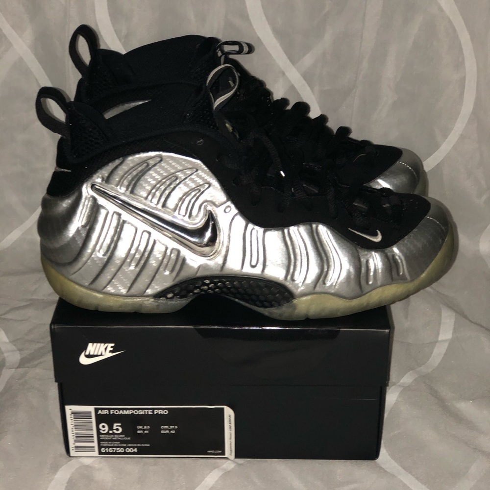 Nike Air Foamposite Pro “Silver Surfer”